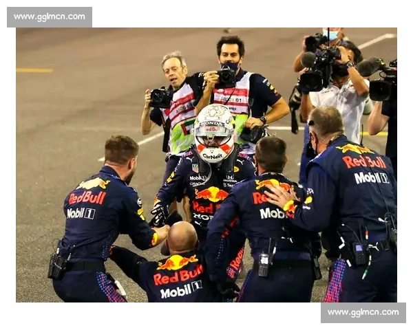 极速巅峰对决：F1车手赛道争锋荣耀之战